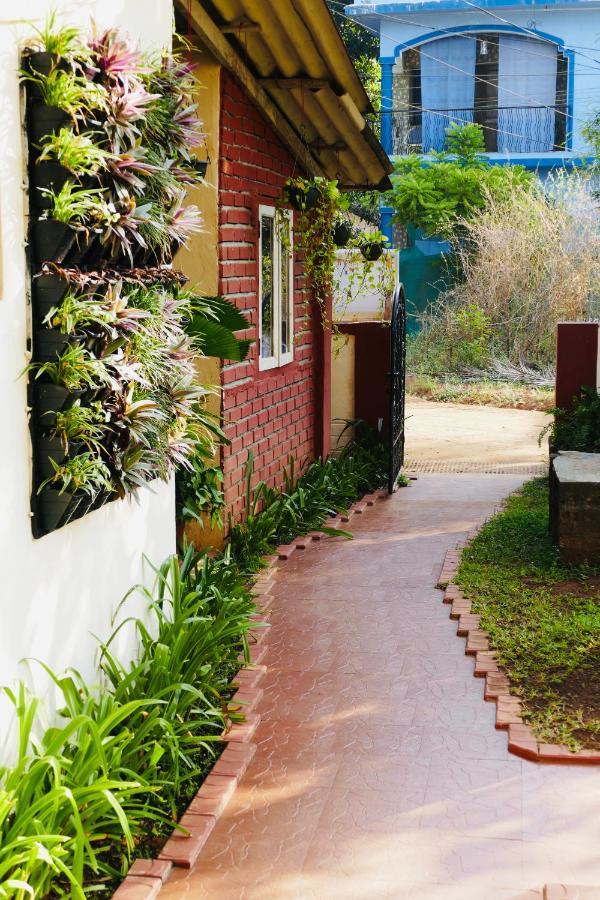 Shanu'S Seaside Inn - A Guesthouse, 100 Metres To Candolim Beach Exterior foto